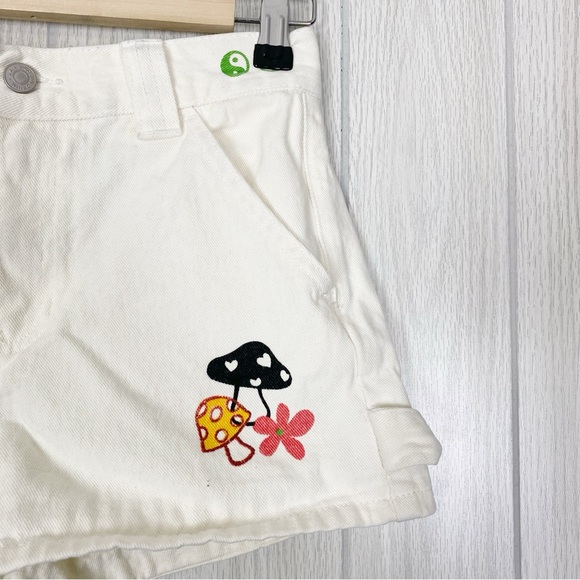 Pacsun | White Denim Peace Sign Doddle Shorts Size 24 - Picture 6 of 9